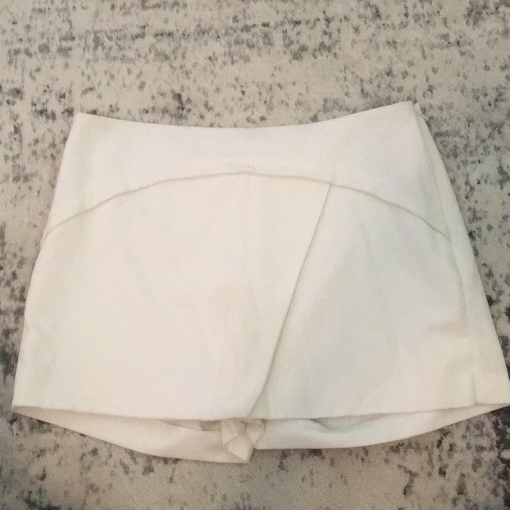 BCBG white skort
